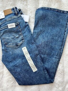 BKE Payton Bootcut Jeans in Light Blue Denim